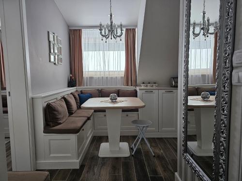 a living room with a couch and a table at Apartman Maglic 412 Lux in Kopaonik