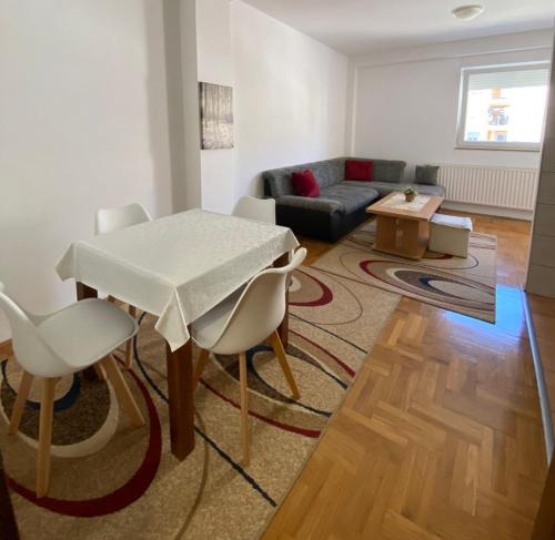 a living room with a table and a couch at Apartman CENTAR in Trebinje