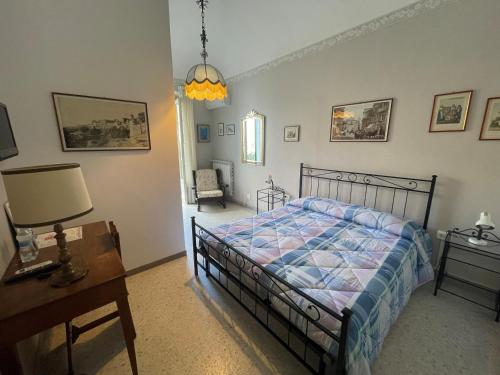 a bedroom with a bed and a table and a lamp at Il Giardino Nascosto B&B in Vasto