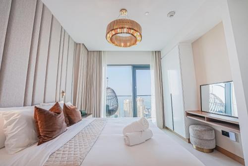 Modern 2BR High Floor Haven in Vida Dubai Marina photo 2