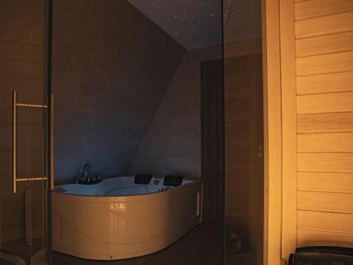 Photo de la galerie de l'établissement BOROVI PREMIUM wellness&spa, à Divčibare