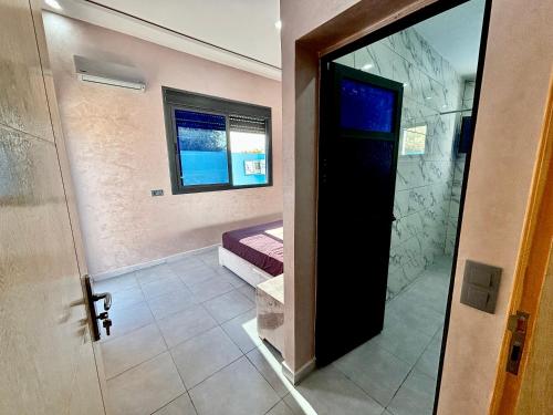 a bathroom with a walk in shower and a door at Villa Berkane avec Piscine Jacuzzi privée Sans vis-à-vis 