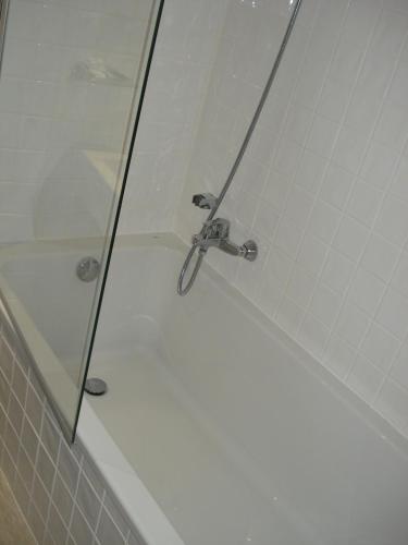 a shower in a bathroom with a glass door at Princesa do Gilão in Tavira