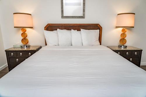 Ένα ή περισσότερα κρεβάτια σε δωμάτιο στο Traveler's Inn
