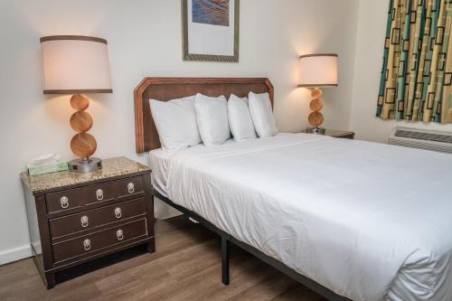 Ένα ή περισσότερα κρεβάτια σε δωμάτιο στο Traveler's Inn