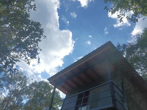 un edificio con techo encima en Torito's House 2, en Tanti