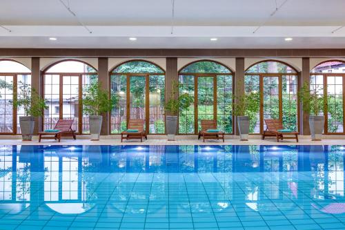 Hotel Konradówka Wellness & SPA - 300 metrów do centrum 내부 또는 인근 수영장