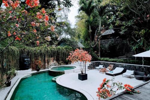 Hồ bơi trong/gần Sattva Garden House