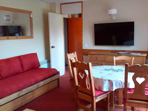Appartement spacieux, ski aux pieds avec balcon, 5 pers