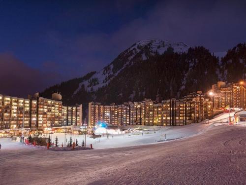 Appartement spacieux, ski aux pieds avec balcon, 5 pers
