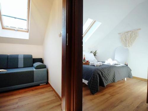 Llit o llits en una habitació de Comfortable terraced house, Mielenko
