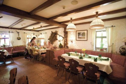 Restaurace v ubytování Hotel und Restaurant Köhlerhütte - Fürstenbrunn