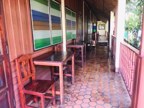 Un restaurante u otro lugar para comer en Golden Triangle Palace Hotel