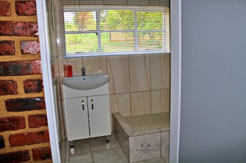 Gambar di galeri bagi Peaceful Mountain Cottage :Hikes/Boma/Animals/Pool di Magaliesburg