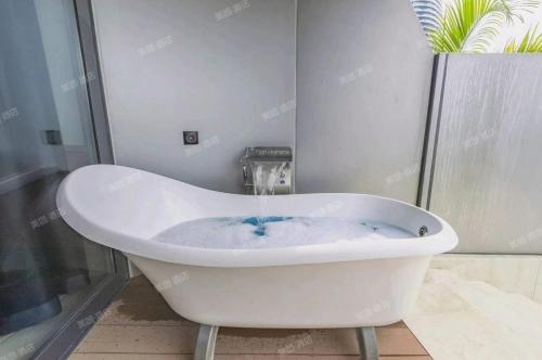 Ванная комната в Sanya Romantic Journey Sea Resort & Spa