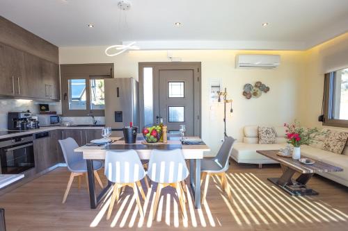 Η κουζίνα ή μικρή κουζίνα στο Olive and Aloe Villas