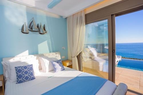 Ένα ή περισσότερα κρεβάτια σε δωμάτιο στο Olive and Aloe Villas