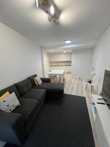 a living room with a couch and a white table at Venerable Carabantes Soria Centro con Garaje in Soria