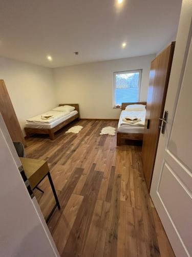 a small room with two beds and a door at Schildetal Apartment's in Vellahn