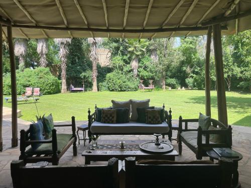 Κήπος έξω από το Meru House Lekisilai