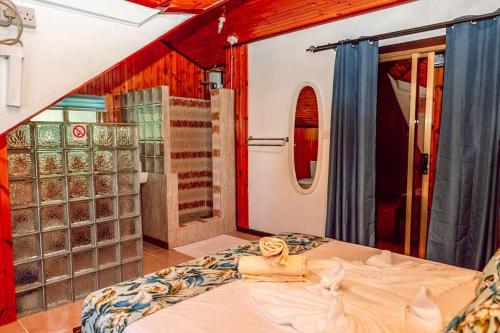 Cama o camas de una habitación en Gorgeous and Peaceful Guest House