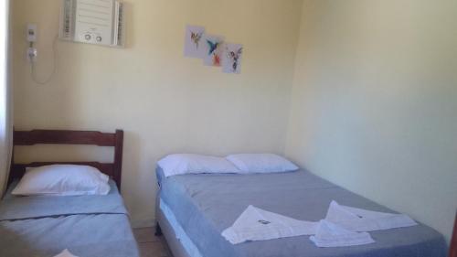 Tempat tidur dalam kamar di Encanto do Beija-flor