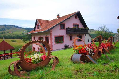 a house with flower pots in front of it at Domaćinstvo Spasenić in Ribnica
