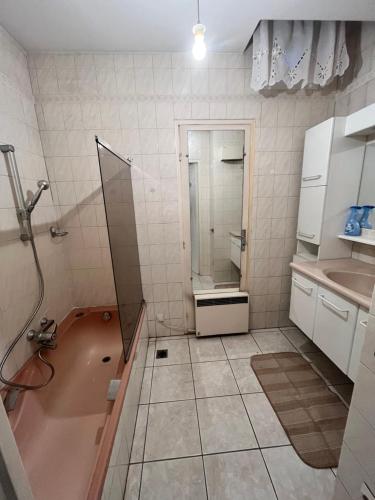 Photo de la galerie de l'établissement Jolie maison de 40m2 avec jardin, à Boissy-Saint-Léger