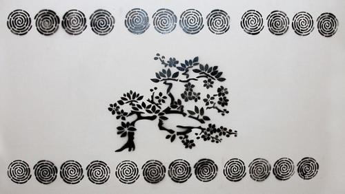 a stencil of a bird on a tree on a wall at Apartaments Gory in Niedzica Zamek
