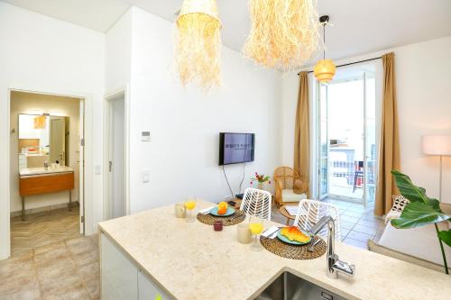 Hot Breeze Apartment