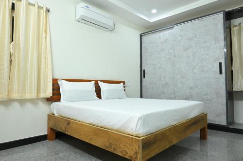 Krevet ili kreveti u jedinici u objektu MSR Guest Inn NELLORE