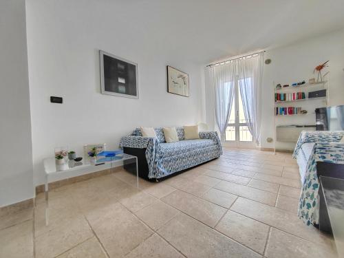 A bed or beds in a room at Dimora Frontemare