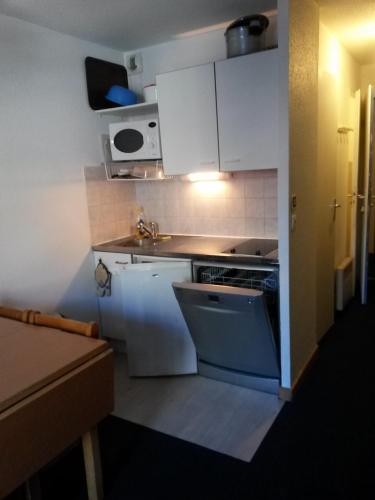 Een keuken of kitchenette bij appartement ski au pied residence altineige val thorens