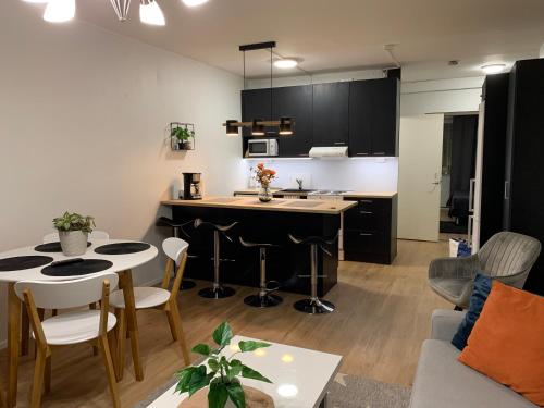 Majoituspaikan StarHomes 2 BR City Apartment keittiö tai keittotila