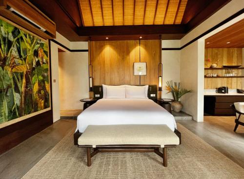 Кровать или кровати в номере The Ridge Bali