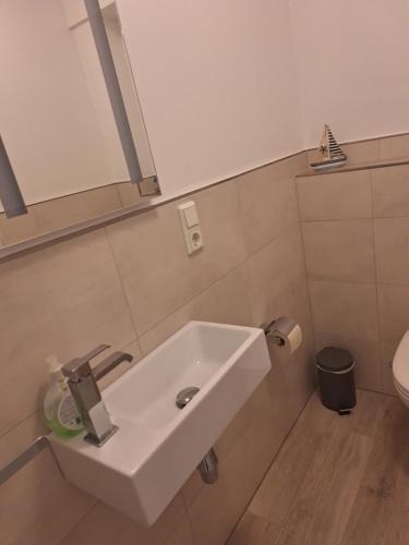 Bilik mandi di Apartment Annies Deichliebe