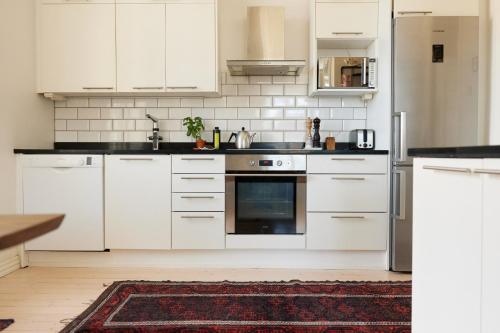 Kuchyň nebo kuchyňský kout v ubytování Sture Penthouse 65m2, great location