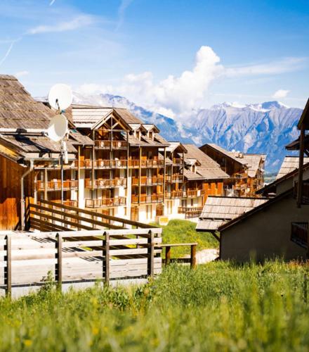 Photo de la galerie de l'établissement Les Orres 1800 - Appartement t1 bis pieds des pistes - accès piscine - parking privé, aux Orres