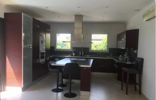 Photo de la galerie de l'établissement VILLA contemporaine avec piscine, à Fréjus