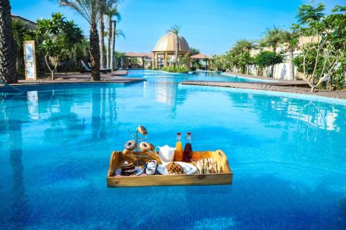 La alberca dentro o cerca de The Westin Pushkar Resort & Spa