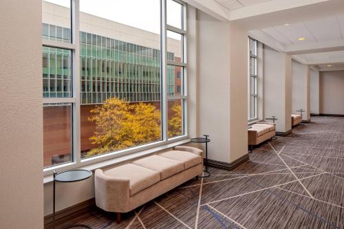 Posezení v ubytování Cincinnati Marriott at RiverCenter