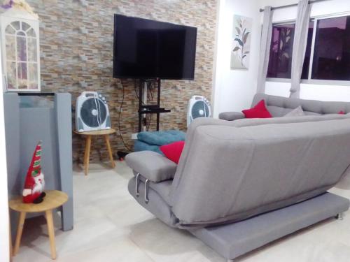 Una televisión o centro de entretenimiento en Casa Bita Morales CASA 101