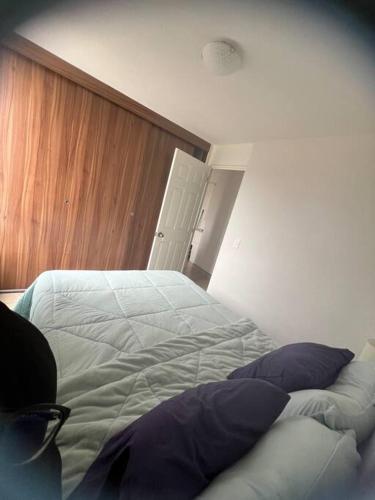 Una cama o camas en una habitación de Paraíso escondido