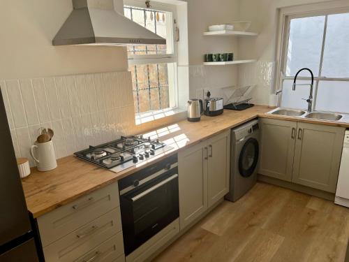 Dapur atau dapur kecil di Villa Moselle - St James
