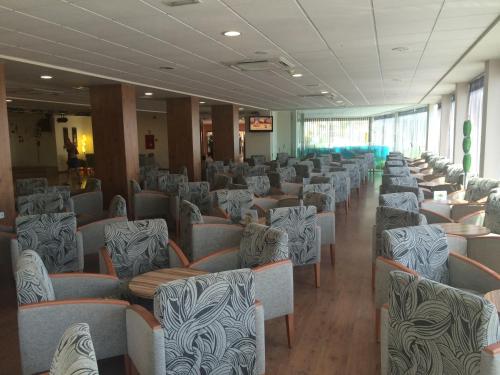 a row of chairs in a waiting room at Hotel Natura Park in Comarruga