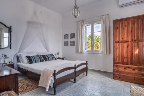 Villa Annita, with extraordinary view near the seaにあるベッド