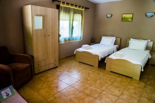 a small room with two beds and a couch at Porto Lagos Rooms in Lágos