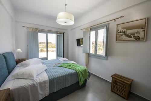 מיטה או מיטות בחדר ב-Sea and Sand Villas