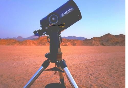 una cámara en un trípode en el desierto en Hurghada Desert stargazing en Hurghada