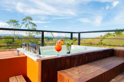 Gallery image of Glamping en Guatape Wifi Jacuzzi in Guatapé